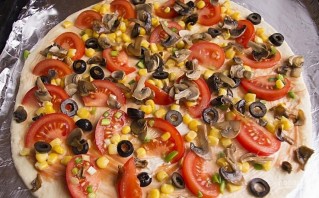 Пицца с маслинами - фото шаг 10