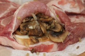 Мясо, запеченное с грибами - фото шаг 6