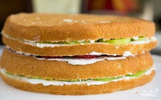 Бисквитный торт с фруктами и творожным кремом - фото шаг 14