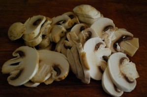 Тушеная телятина с грибами - фото шаг 6