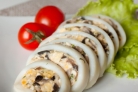 Кальмары, фаршированные омлетом и шампиньонами  