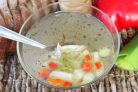 Рыбный суп из головы желтохвоста и овощей