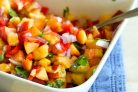 Салат с персиками и овощами