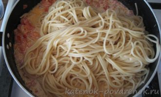 Спагетти с креветками и помидорами в сливочном соусе - шаг 9