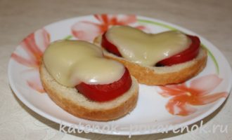 Горячие бутерброды с моцареллой и помидорами – шаг 12