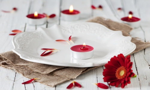 Сервировка стола для романтического ужина - Свечи, ужин