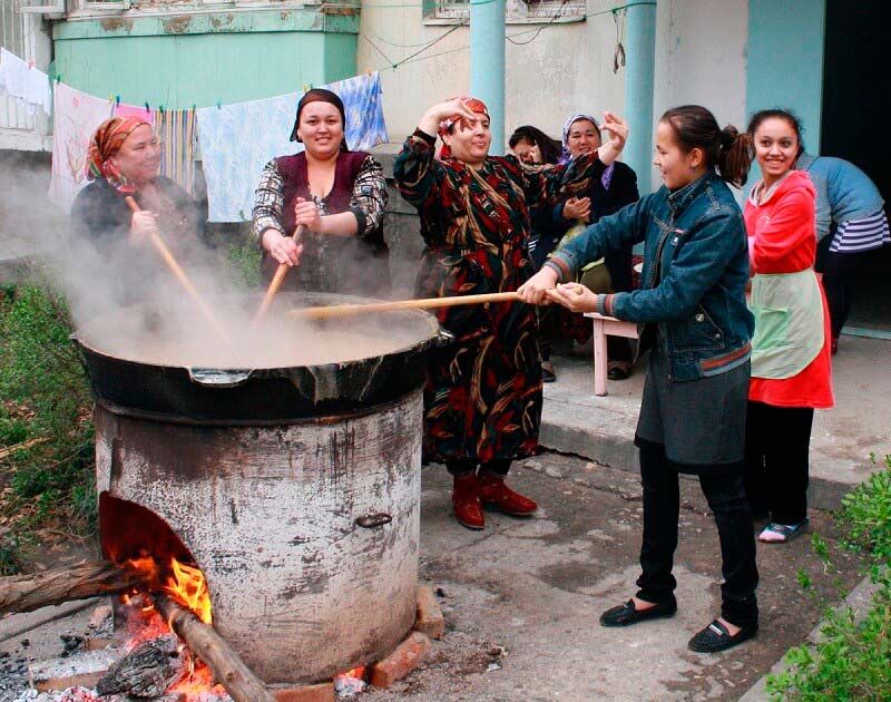 Сумаляк – праздничное блюдо узбекской кухни