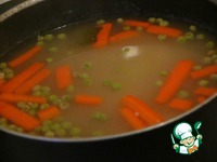 Суп куриный с зеленым горошком