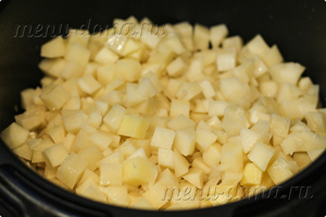 Картофель с говядиной и лукой в мультиварке