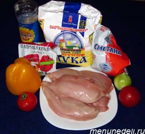 Продукты для куриного паприкаша с перцем и помидорами