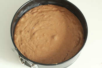 Тесто для торта Санчо Панчо в форме для выпечки