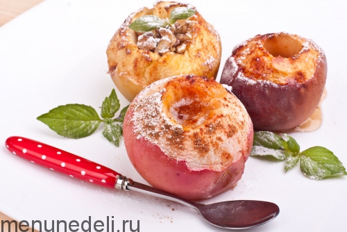 Запеченные яблоки с медом и корицей