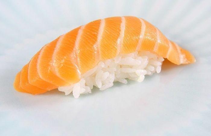 Суши с лососем - пошаговый рецепт с фото