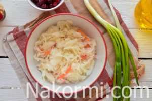 Салат из огурцов и квашеной капусты