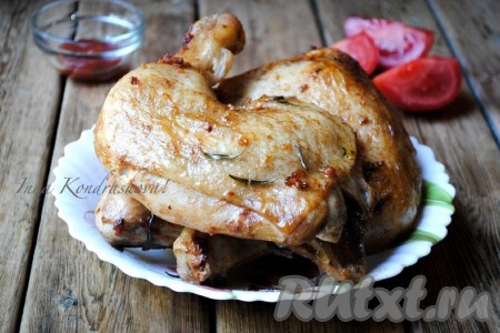 Куриные окорочка, запеченные по этому рецепту в духовке, получаются вкусными, сочными и ароматными. К столу подаём в горячем виде.

