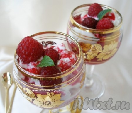 Десерт из персиков и малины "Персик Мельба"