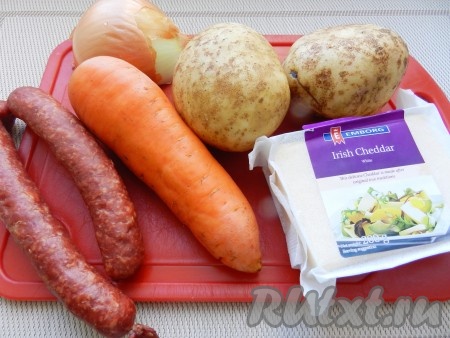 Ингредиенты для приготовления сырного супа с колбасками