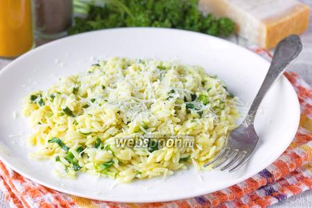 Фото рецепта Паста ризони со шпинатом и сыром пармезан