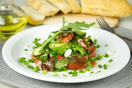 Фото рецепта Салат из свежих овощей с вялеными томатами