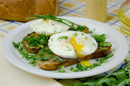 Фото рецепта Яйца-пашот с тостами