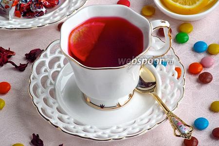 Фото рецепта Чай каркаде с пряностями и лимоном