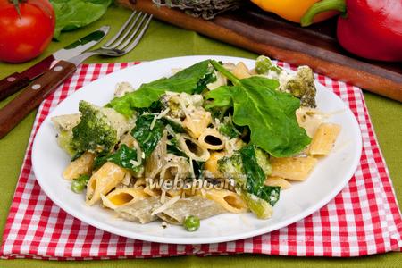 Фото рецепта Паста со шпинатом, брокколи и зелёным горошком