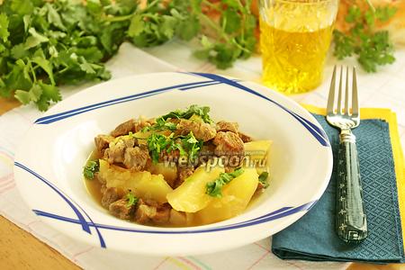 Фото рецепта Кусочки баранины с лучком и картофелем