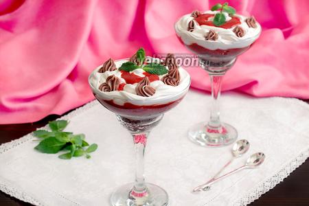 Фото рецепта Клубничный десерт с рикоттой и сливками