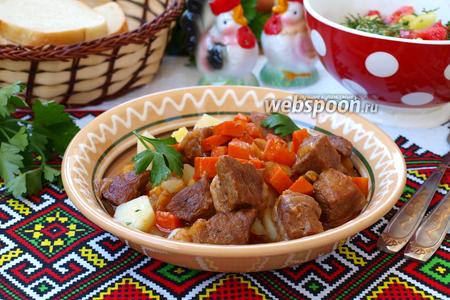 Фото рецепта Поджарка из свинины с луком и морковью