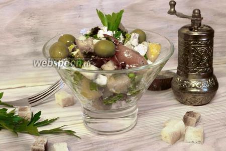 Фото рецепта Салат из брынзы с сухариками и томатами