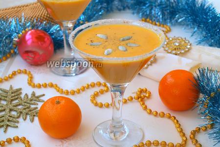 Фото рецепта Новогодний тыквенный суп с мандаринами и имбирём