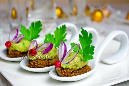 Фото рецепта Закуска из скумбрии с авокадо