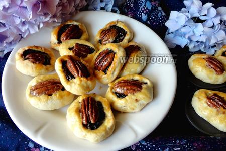 Фото рецепта Печенье с черносливом и орехами пекан