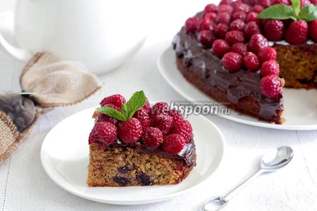 Фото рецепта Кофейный пирог с черникой и малиной