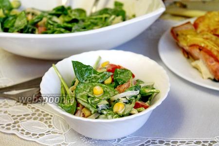Фото рецепта Салат со шпинатом и кукурузой