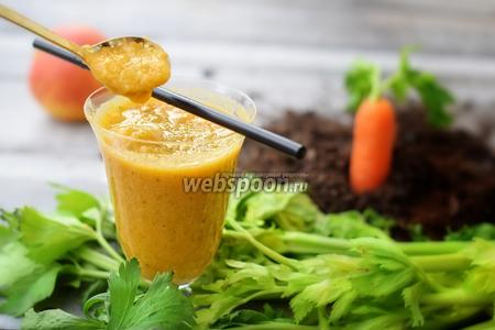 Фото рецепта Смузи с сельдереем, яблоком, апельсином и морковью