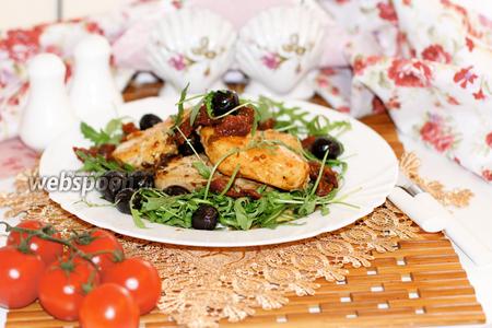 Фото рецепта Куриное филе с вялеными томатами и маслинами