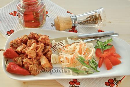 Фото рецепта Нежная свинина с имбирём и квашеной капустой