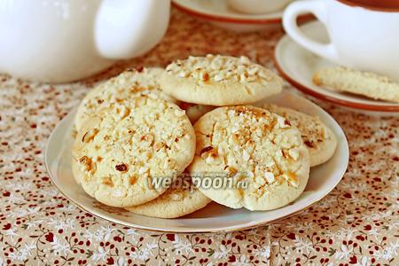 Фото рецепта Рассыпчатое печенье с фундуком