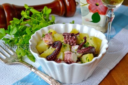 Фото рецепта Салат с осьминогом и картофелем