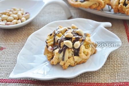 Фото рецепта Печенье домашнее с шоколадом и орехами