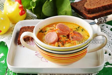 Фото рецепта Сырный суп с сосисками