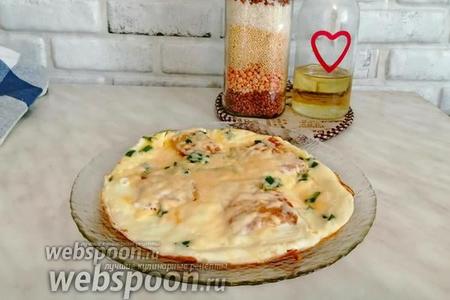 Фото рецепта Омлет с хлебом и сыром с зеленью