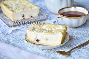Фото рецепта Творожный сырник с вяленой вишней