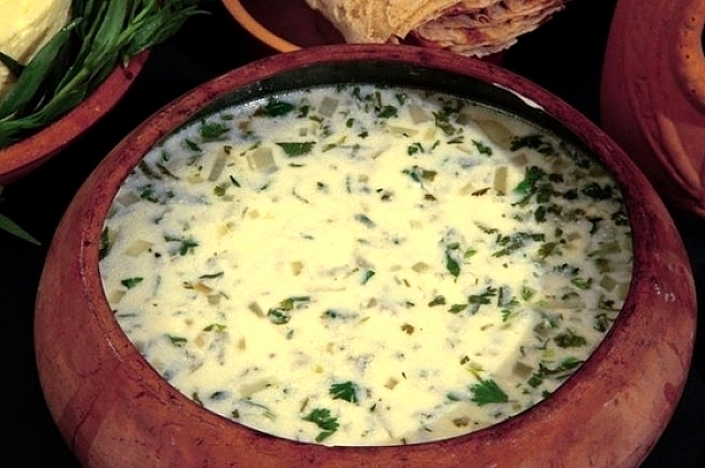 Армянский суп спас подают как холодным, так и горячим.