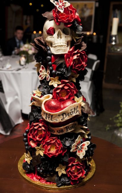 Странный свадебный торт