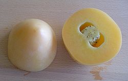 Solanum muricatum Flower and Fruit.jpg