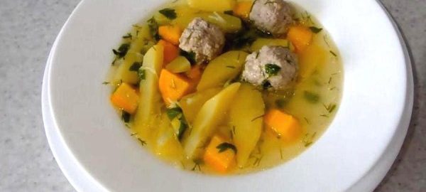 Вкусный и ароматный суп готов к подаче