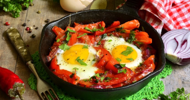 Яичница с помидорами и сыром - оригинальные идеи для вкусного и сытного завтрака