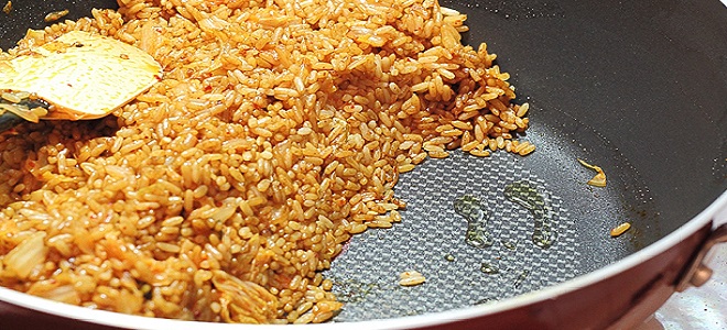 Как приготовить жареный рис